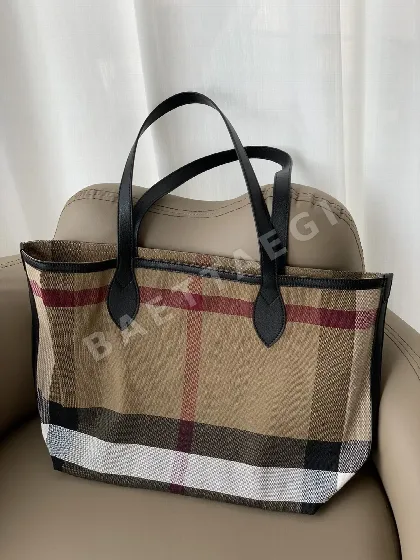 버버리 체크 린넨 혼방 메신저 가방 39894