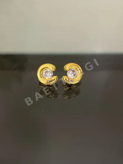 디올 골드 솔리테어 다이아몬드 귀걸이