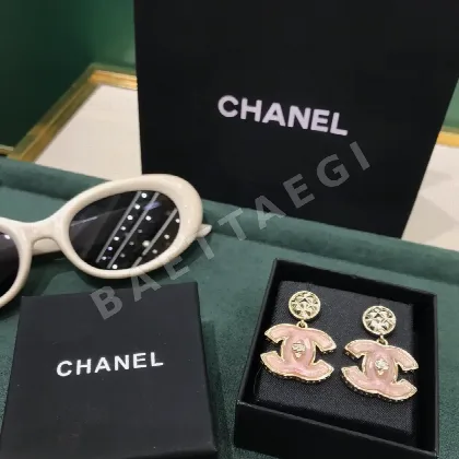 샤넬 더블 C 핑크 에나멜 골드 귀걸이 69094