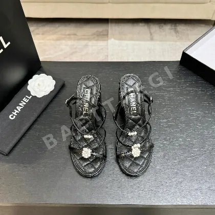 샤넬 동백꽃 진주 장식 청키힐 샌들 42155