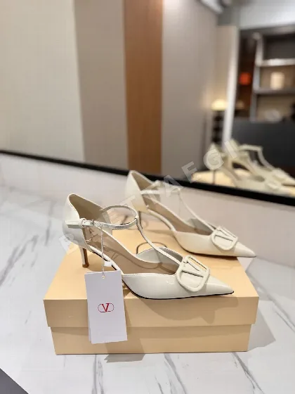 발렌티노 V 로고 버클 하이힐 샌들 134672