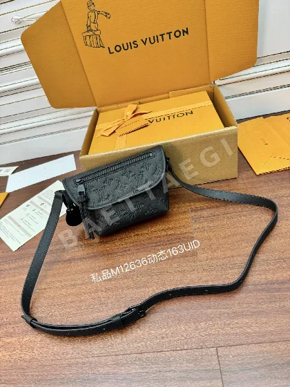 루이비통 다이아몬드 패턴 가방 M12636