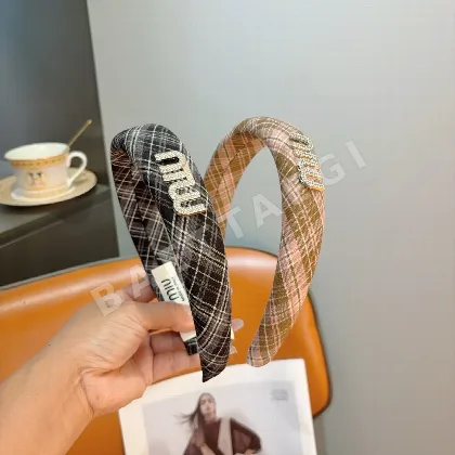 미우미우 메탈 로고 스폰지 헤어밴드 183689