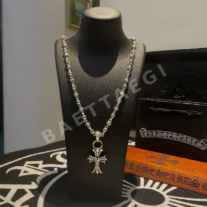크롬하츠 크로스 플라워 스컬 목걸이 125419