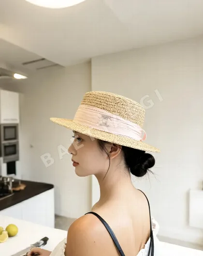 샤넬 내추럴 스트로 플랫톱 모자 82702