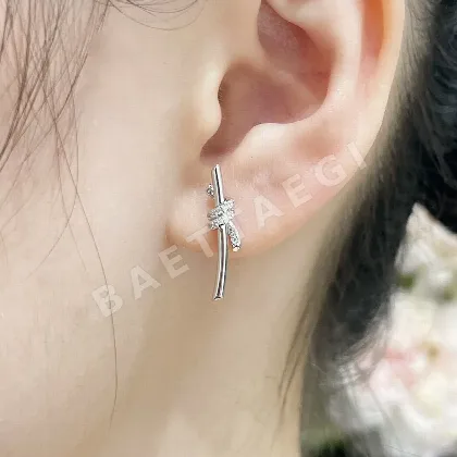 티파니 CNC 하프 다이아몬드 T 노트 귀걸이 70625