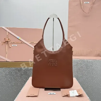 미우미우 아이언 레드 천연 가죽 토트 숄더백 68325