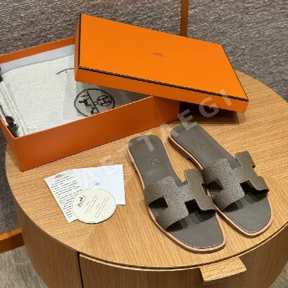 에르메스 오란 샌들 가죽 H 컷아웃 164357