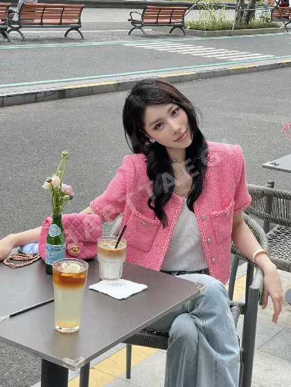 샤넬 헤비 듀티 3D 스팽글 반팔 크롭 자켓 137741