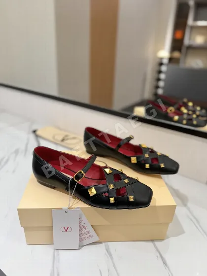 발렌티노 스터드 발레 슈즈 신발 134784
