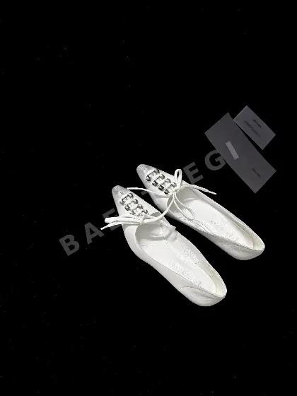프라다 스트랩 뾰족코 키튼힐 신발 132638