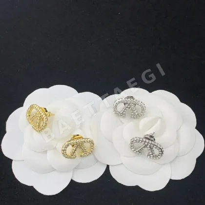 발렌티노 풀 다이아몬드 스터드 귀걸이 63552