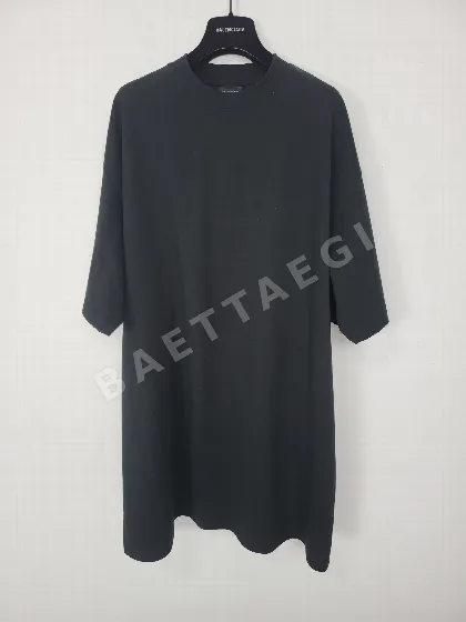 발렌시아가 큐빅 로고 반팔 티셔츠 821