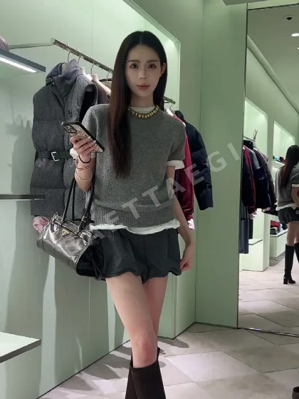 프라다 큐빅 장식 캐시미어 혼방 카라 반팔 티셔츠