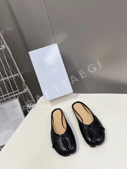 마르지엘라 스플릿 토 양가죽 신발 9214