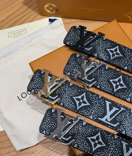 루이비통 LV 이니셜 40mm 리버시블 벨트 173536