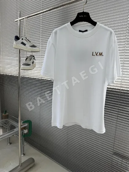 루이비통 크루넥 자수 로고 반팔 티셔츠 P240
