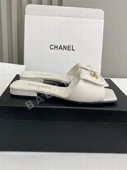 샤넬 더블 C 버클 스퀘어토 플랫 샌들 99325