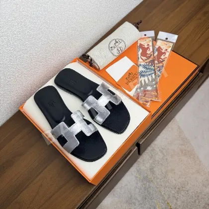 에르메스 오란 샌들 104854