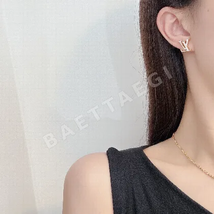 루이비통 라인 귀걸이 64124