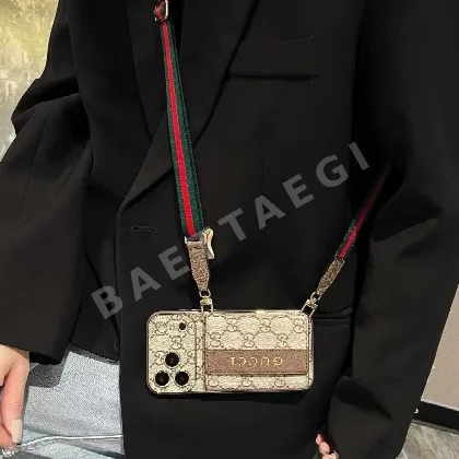 구찌 모노그램 크로스바디 카드 홀더 폰 케이스 168603