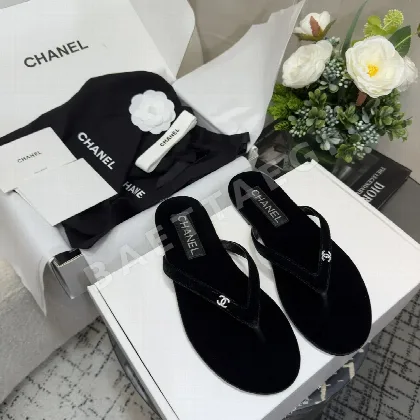 샤넬 벨벳 라인스톤 C 버클 플립플롭 94163