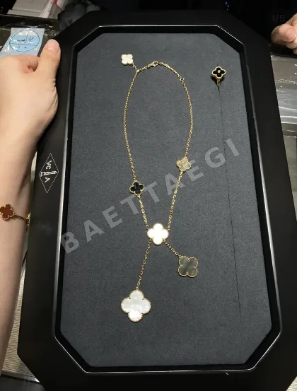 반클리프앤아펠 플라워 모티프 목걸이 63970