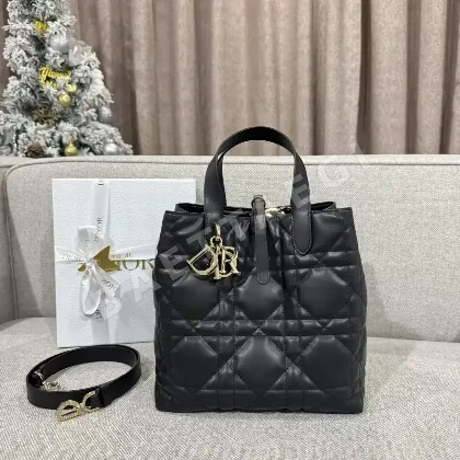 디올 다이아몬드 패턴 송아지가죽 숄더백 16900