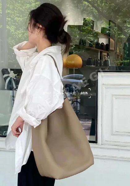 더로우 미니멀 블랙 토트백 75841