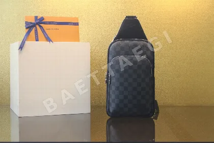 루이비통 애비뉴 NM 모노그램 엠프렝뜨 가방 N45302