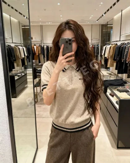 미우미우 여성 반팔 52847