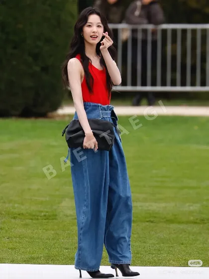로에베 진한 블루 데님 와이드 핏 바지 114873
