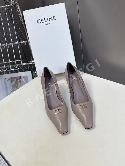 셀린느 개선문 뾰족 앞코 여성 신발 98759