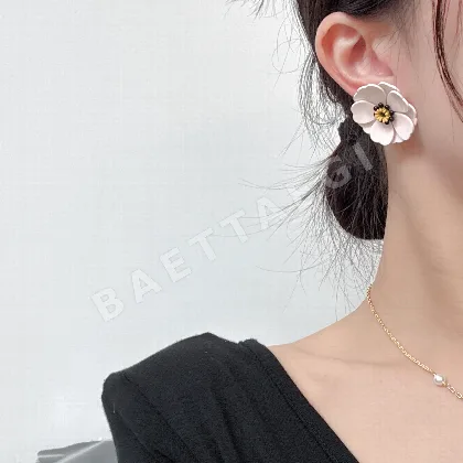 미우미우 에나멜 큐빅 장식 귀걸이 60952