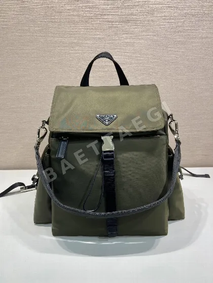 프라다 Explore 멀티포켓 백팩 2VZ118