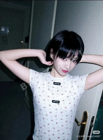 미우미우 여성 반팔 52771