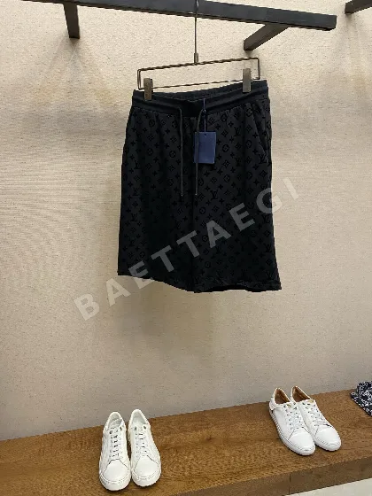 루이비통 플로키 모노그램 반바지 68907