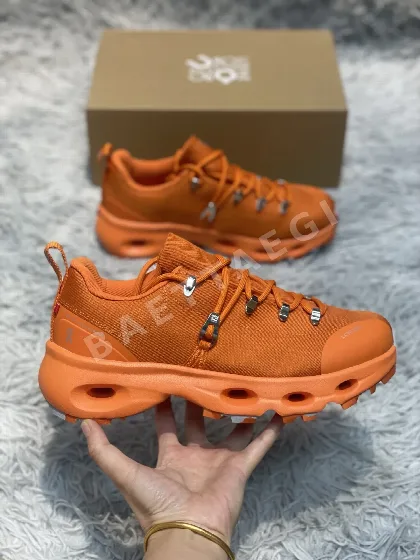 ON 퓨어 오리지널 하이킹 슈즈 102656