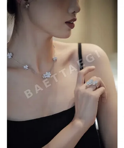 반클리프앤아펠 프리볼 목걸이 63971
