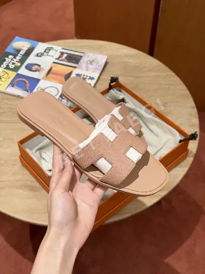 에르메스 오란 샌들 베이지 가죽 클래식 H 컷아웃 189062
