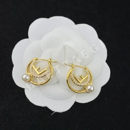 펜디 진주 장식 큐빅 귀걸이 71412