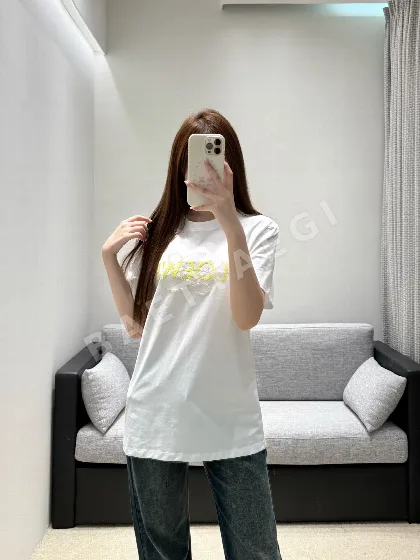 로에베 드롭 숄더 자수 로고 여성 반팔 티셔츠 131593