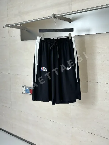 발렌시아가 자수 오버핏 반바지