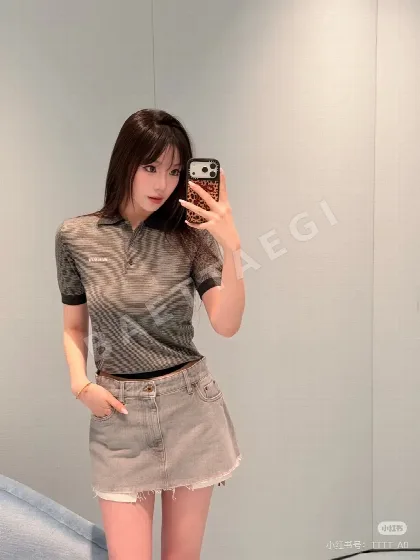 미우미우 그레이 스트라이프 카라 반팔 티셔츠 151840