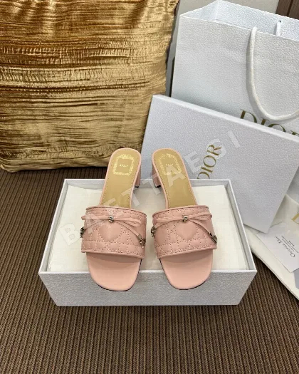 디올 카나쥬 램스킨 퀼팅 샌들 80102