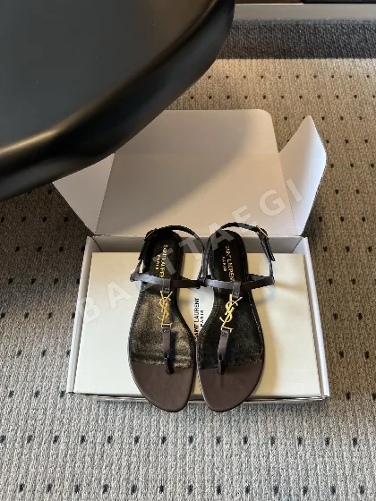 생로랑 YSL 버클 비치 샌들 75012