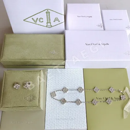 반클리프앤아펠 네잎클로버 다이아몬드 귀걸이 63901
