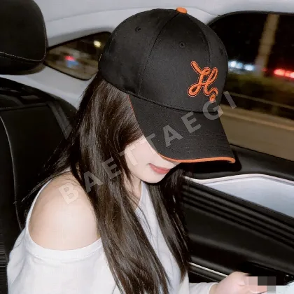 에르메스 컬러 블록 H 디자인 캡 84660