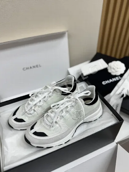 샤넬 25A 메티에다르 가죽 스니커즈 93193