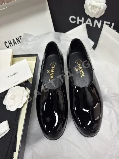 샤넬 25C 페이턴트 레더 로퍼 93633